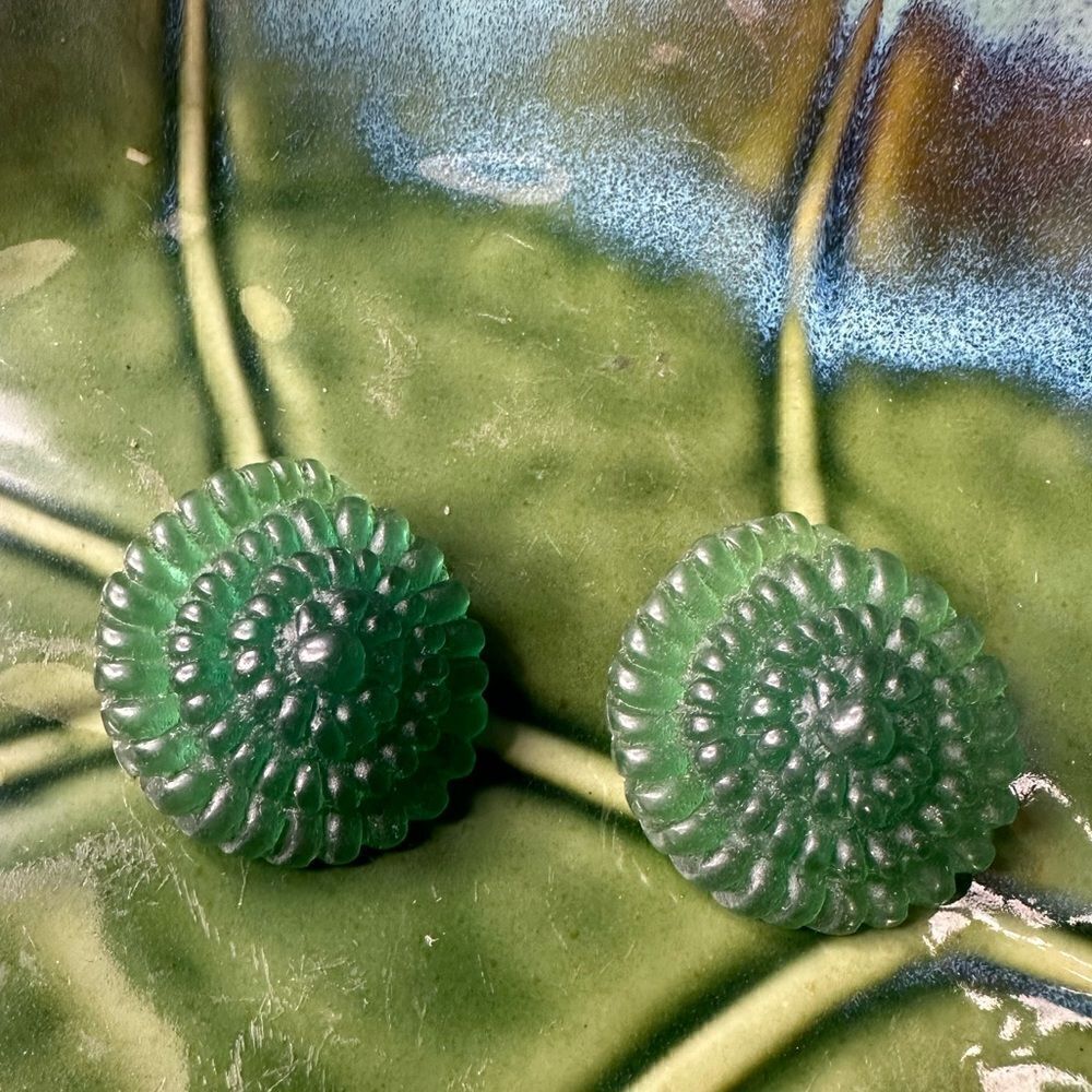 Vintage Mid Century Modern Green Swirl Plastic Clip on Earrings